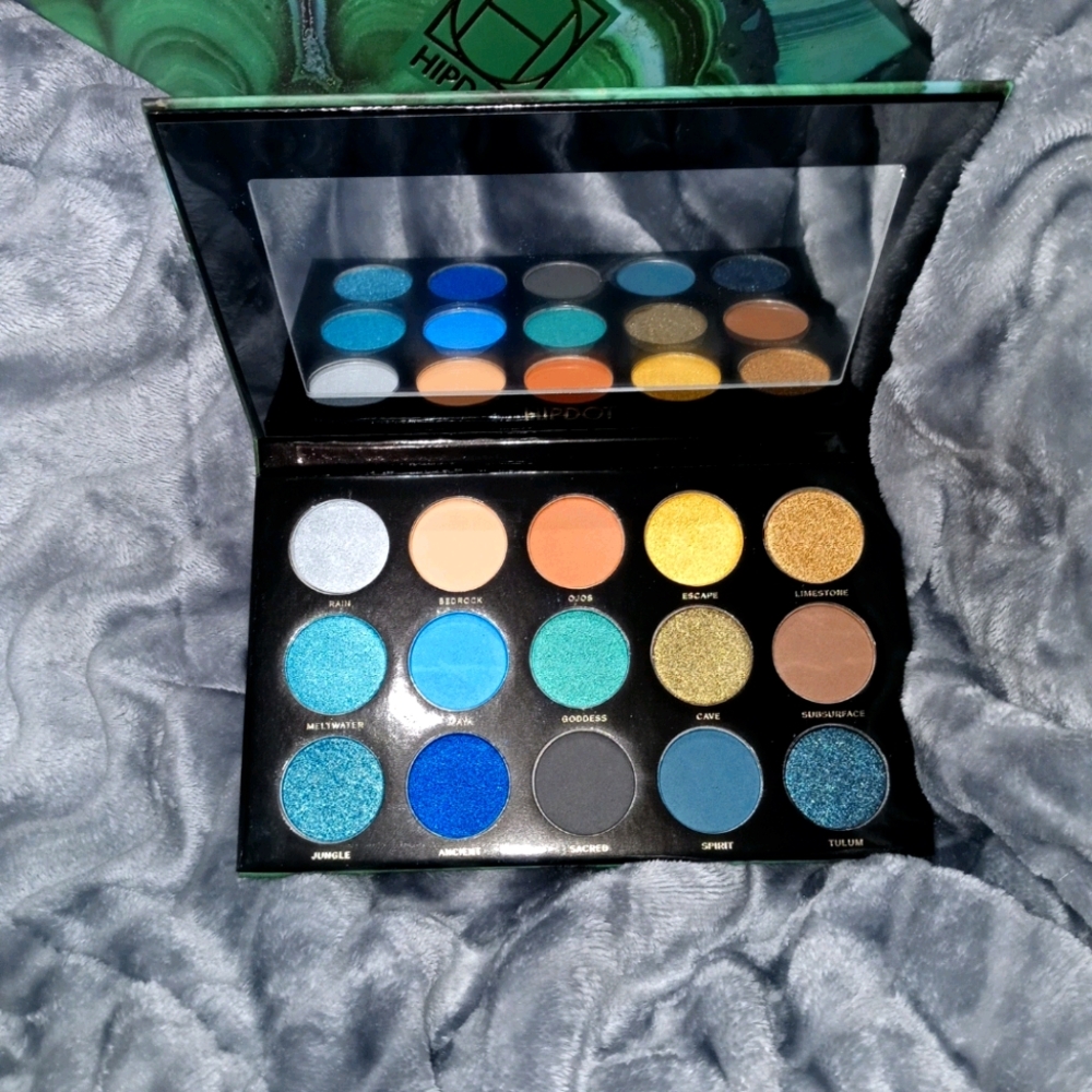 Cenote pigmented 15 shade palette by HipDot